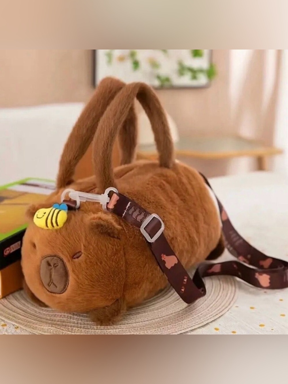 NWT Super Cute Tan Capybara with Bee Plush Crossbody bag with removible handle